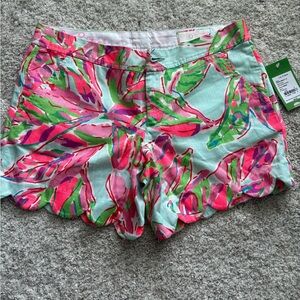 NWT Lilly Pulitzer Scalloped Edge Buttercup Tropical Pink and Green Shorts